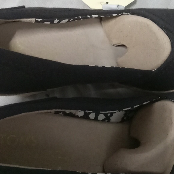 Shoes - Picture 2 of 6